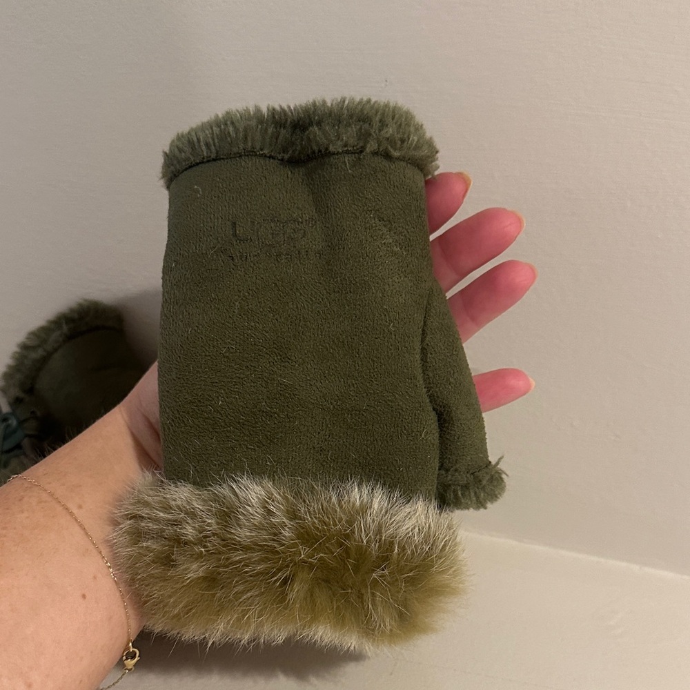 UGG Forest Green Mittens - Picture 5 of 6